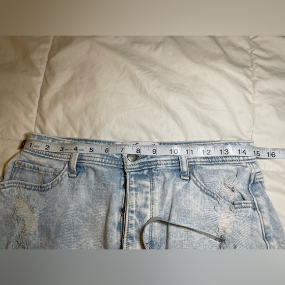 Hollister Button-up High-Waisted Distressed Denim Shorts Size 9 - Picture 10 of 10